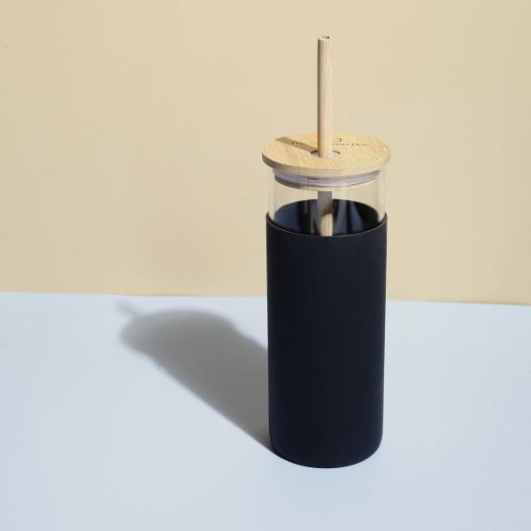 Borosilicate Glass Bottle with Silicon Sleeve and Bamboo straw